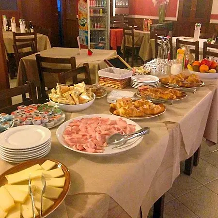 Scandola Otel 3*